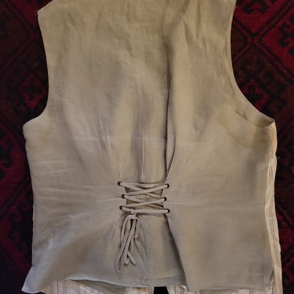 Silk pinstriped vest. Butter yellow - Picture 3 of 4